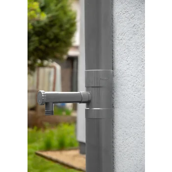 Łapacz Wody Deszczowej do Rynny 90 mm z Zaworem i Przyłączem Czarny Bradas